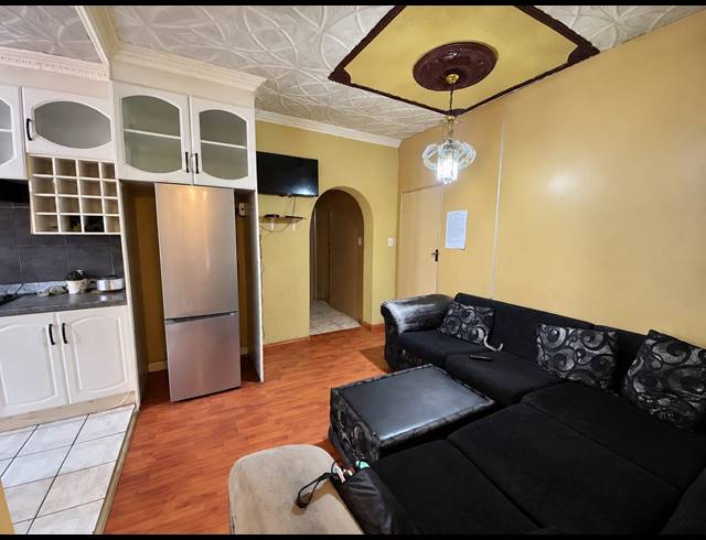 23 BEDROOM HOUSE FOR SALE IN BEDWORTH PARK